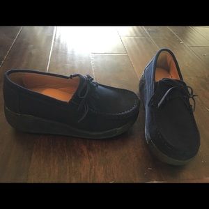 Navy Thick-sole Slip-on Leather Loafer